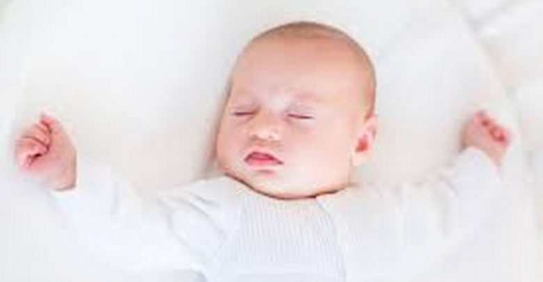 نوم الطفل في الشهر الثاني