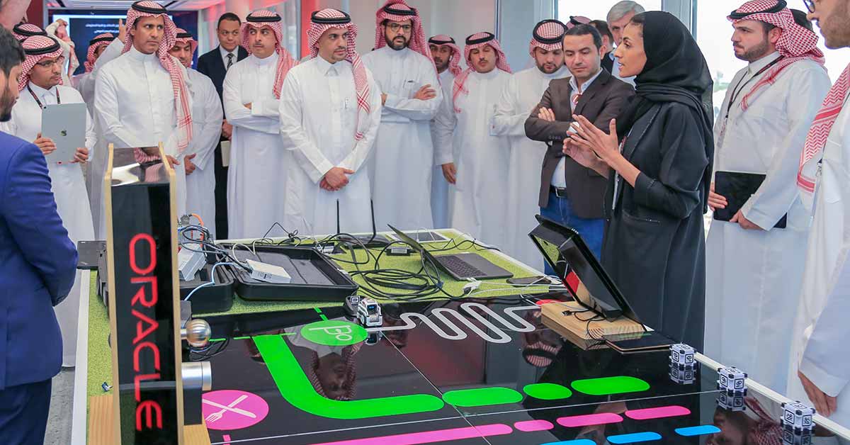 الفرق بين التشغيل الذاتي والخدمة المدنية بالسعودية